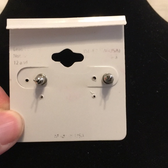 NWT Star Light Swarovski Red Crystal Earrings - Picture 3 of 3